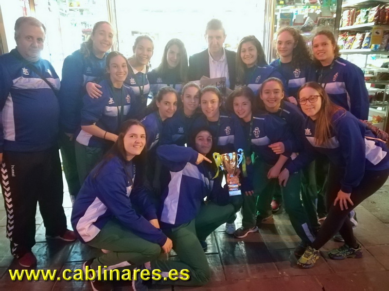 Visita de las campeonas cadetes a su patrocinador La Gaviota